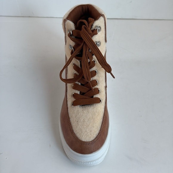 Yoki sneaker two tone cream faux fur and tan brown rounded toe lace up 8.5 - Picture 16 of 16
